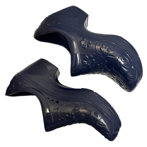 Danek pixie blue floral embossed slip resistant & waterproof clogs - Picture 5 of 7